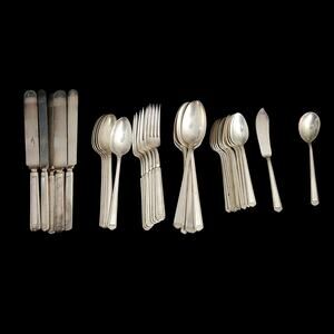 1847 Rogers Bros Anniversary Pattern Silverplate Flatware Set 36 Pc Vintage